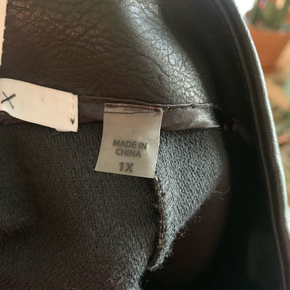 DEX plus size vegan leather skirt - 1X - Picture 2 of 6